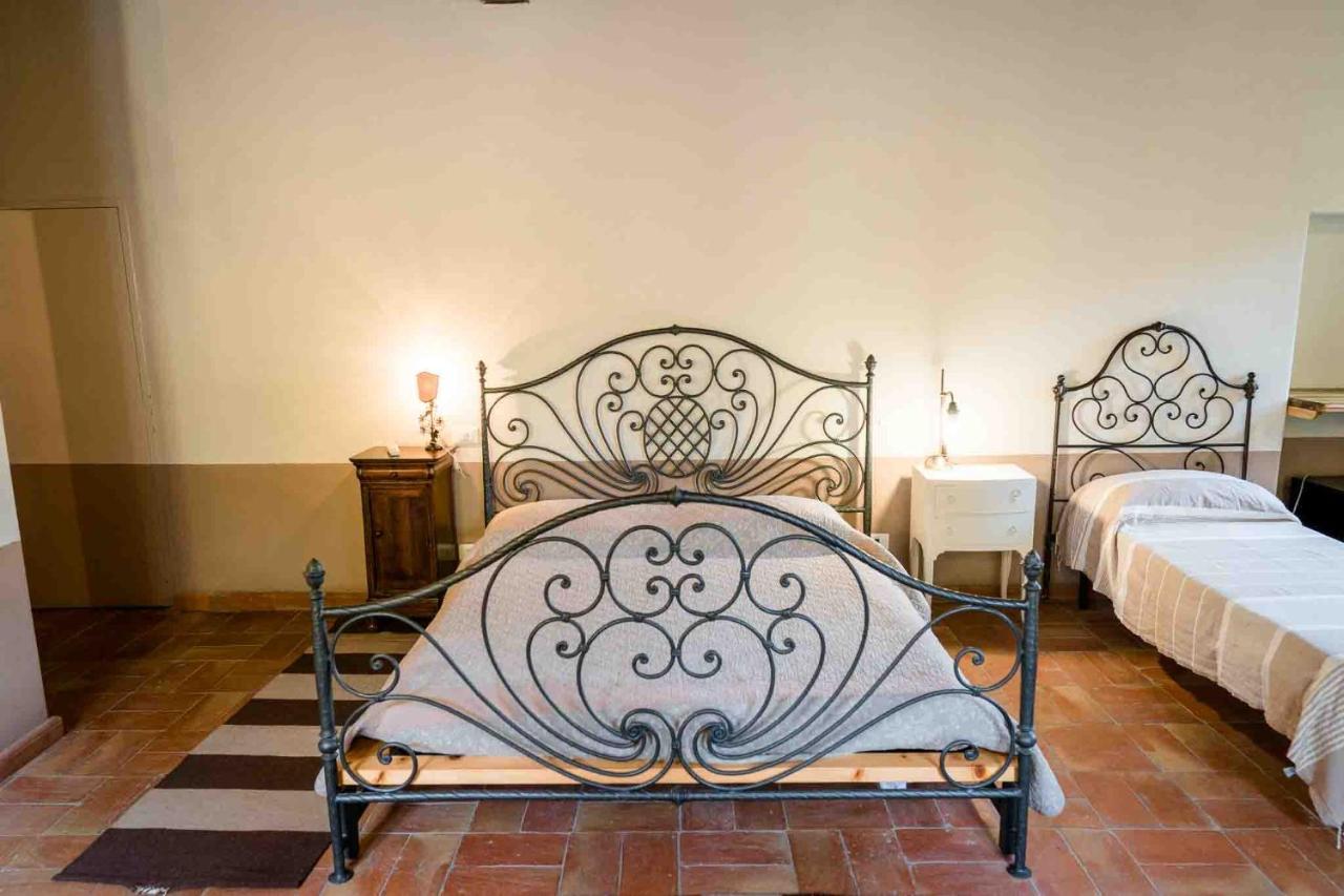 Agriturismo Bio Fattoria Di Pietra Giuncarico Exterior foto