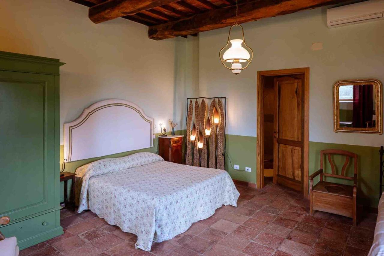 Agriturismo Bio Fattoria Di Pietra Giuncarico Exterior foto