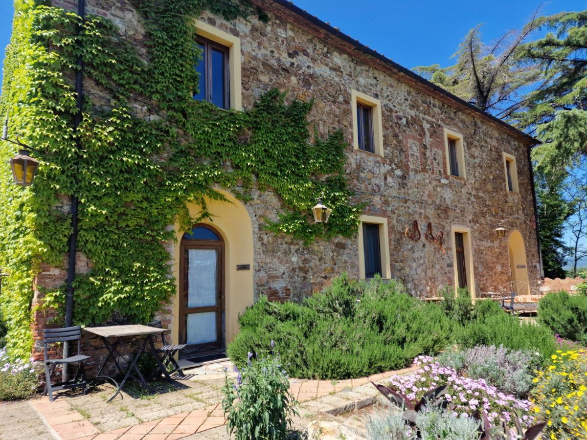 Agriturismo Bio Fattoria Di Pietra Giuncarico Exterior foto