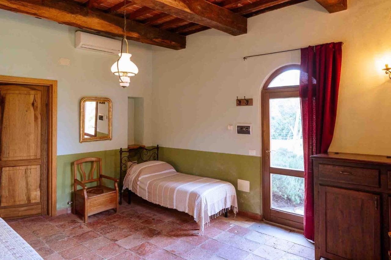 Agriturismo Bio Fattoria Di Pietra Giuncarico Exterior foto