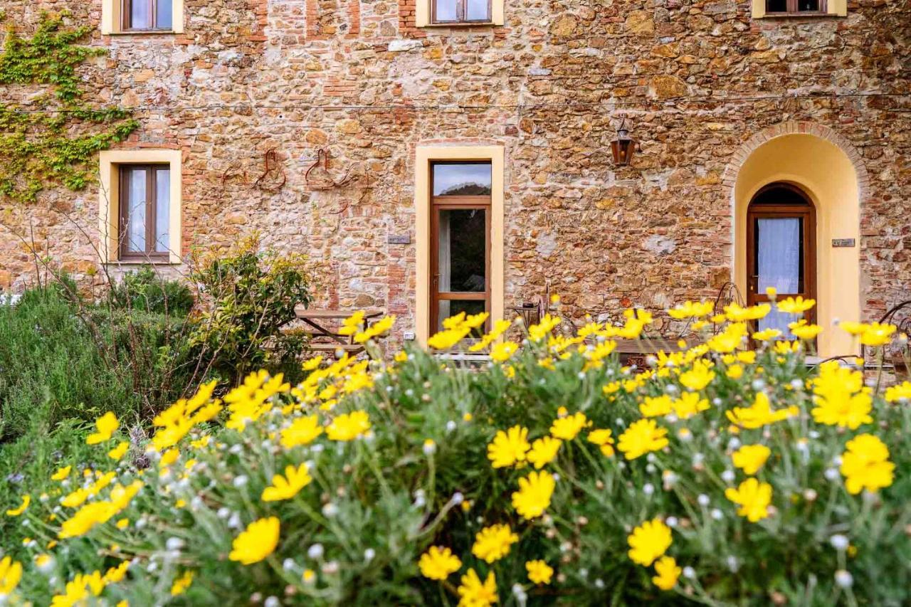 Agriturismo Bio Fattoria Di Pietra Giuncarico Exterior foto