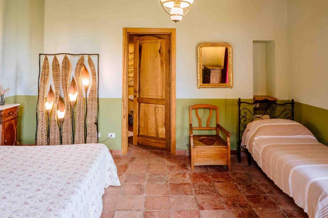Agriturismo Bio Fattoria Di Pietra Giuncarico Exterior foto