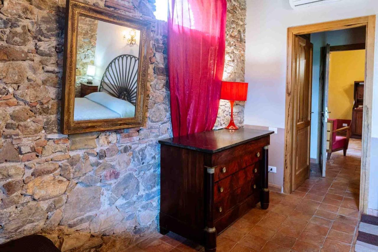 Agriturismo Bio Fattoria Di Pietra Giuncarico Exterior foto