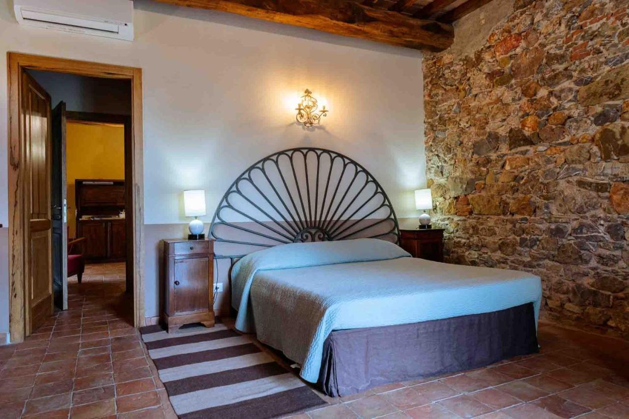 Agriturismo Bio Fattoria Di Pietra Giuncarico Exterior foto