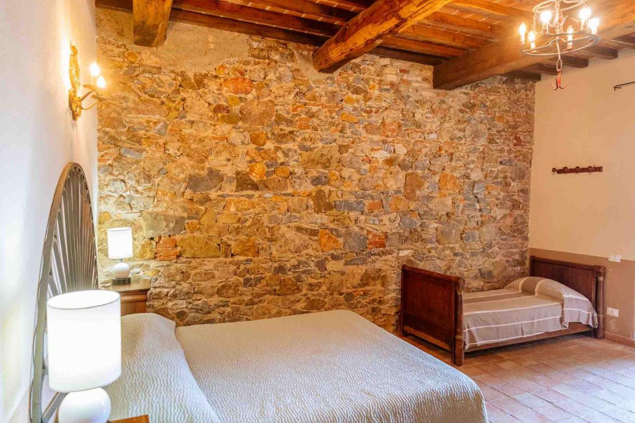 Agriturismo Bio Fattoria Di Pietra Giuncarico Exterior foto