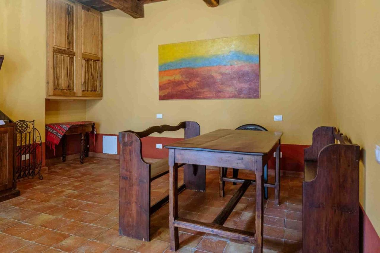 Agriturismo Bio Fattoria Di Pietra Giuncarico Exterior foto