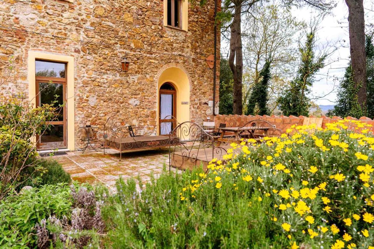 Agriturismo Bio Fattoria Di Pietra Giuncarico Exterior foto