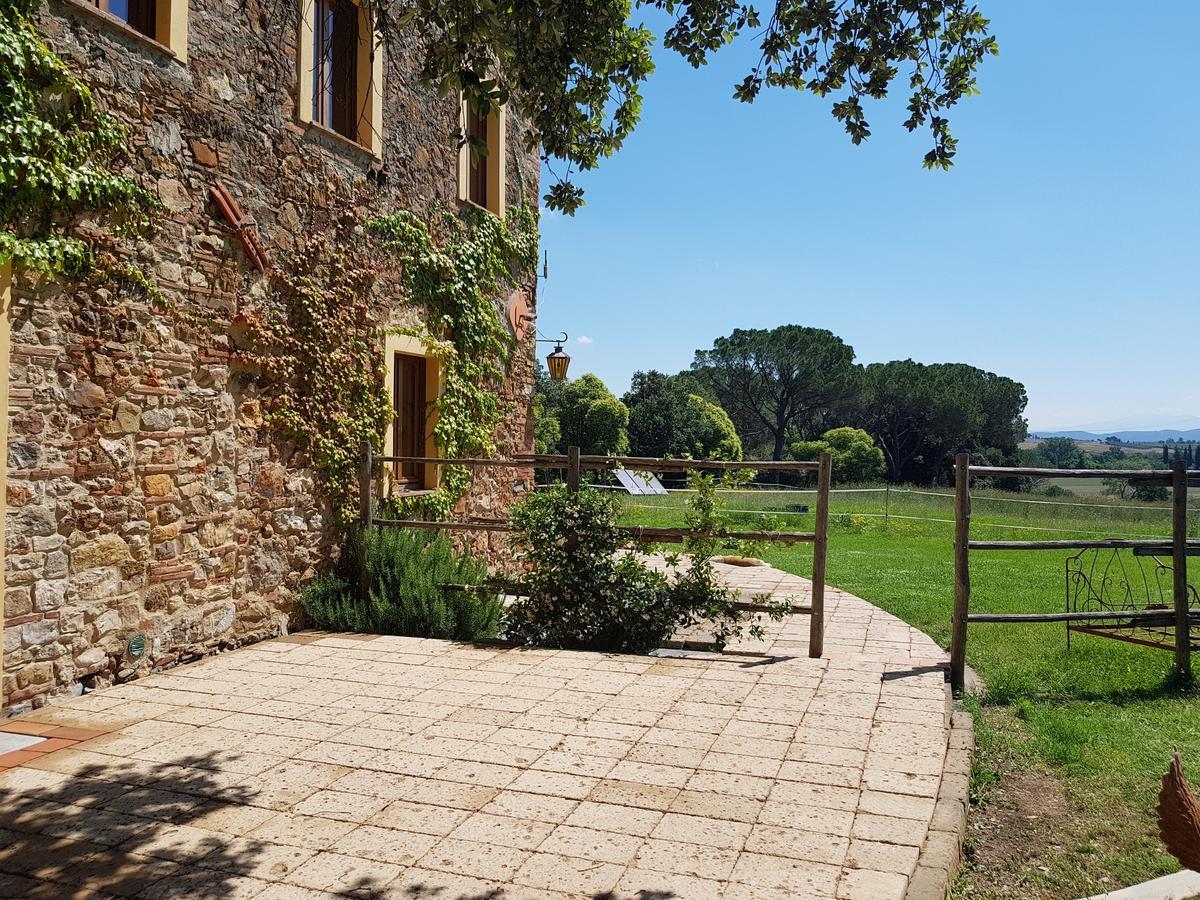 Agriturismo Bio Fattoria Di Pietra Giuncarico Exterior foto